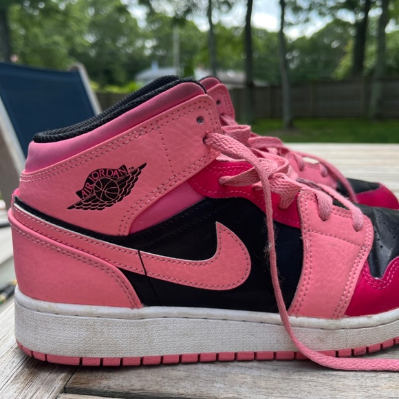 Air Jordan Mid 1 Youth Sneakers - Picture 5 of 5